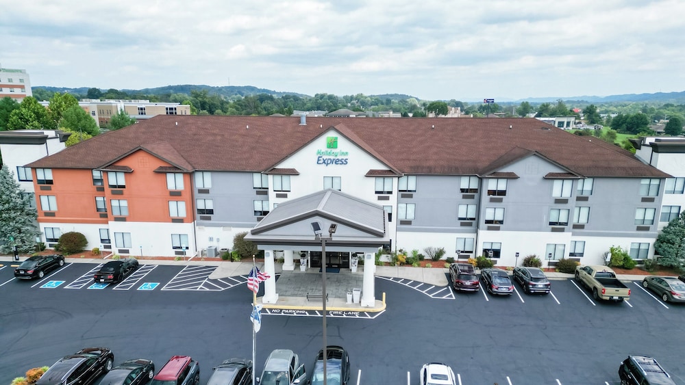 Holiday Inn Express Hotel and Suites Knoxville-North-I-75 Exit 112 56/61