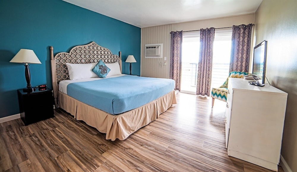 Room, King Bed, Bay View