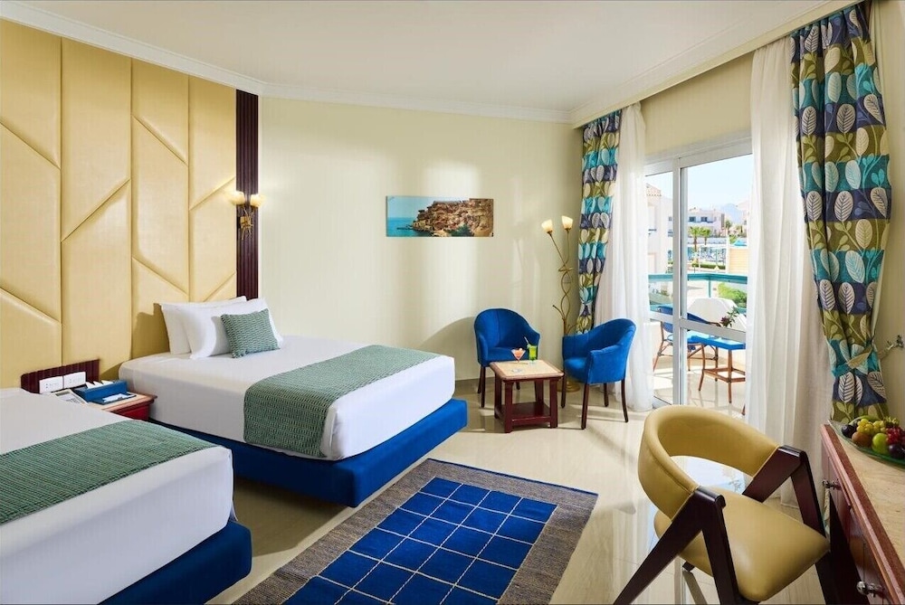 Elegant Garden View Room