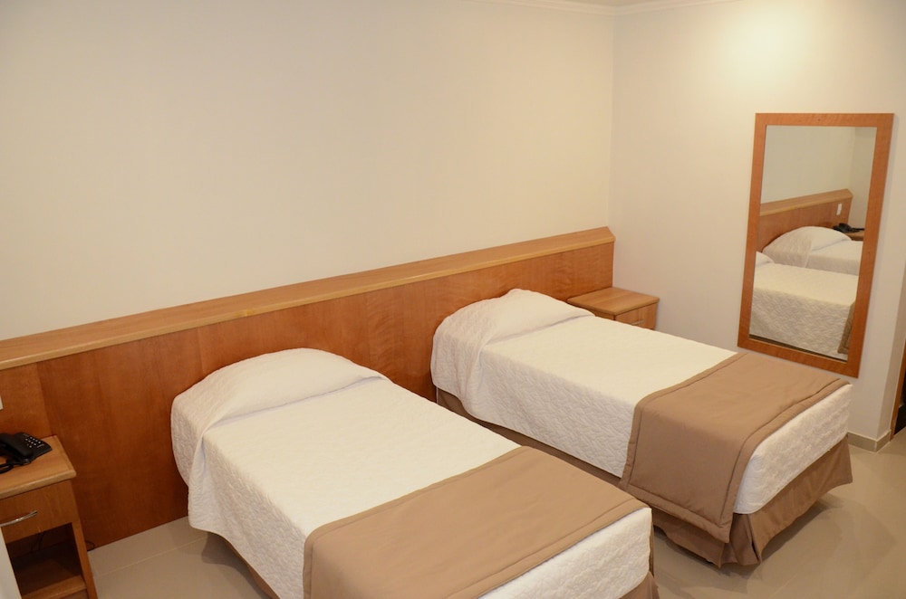 ROOM, TWIN BEDS