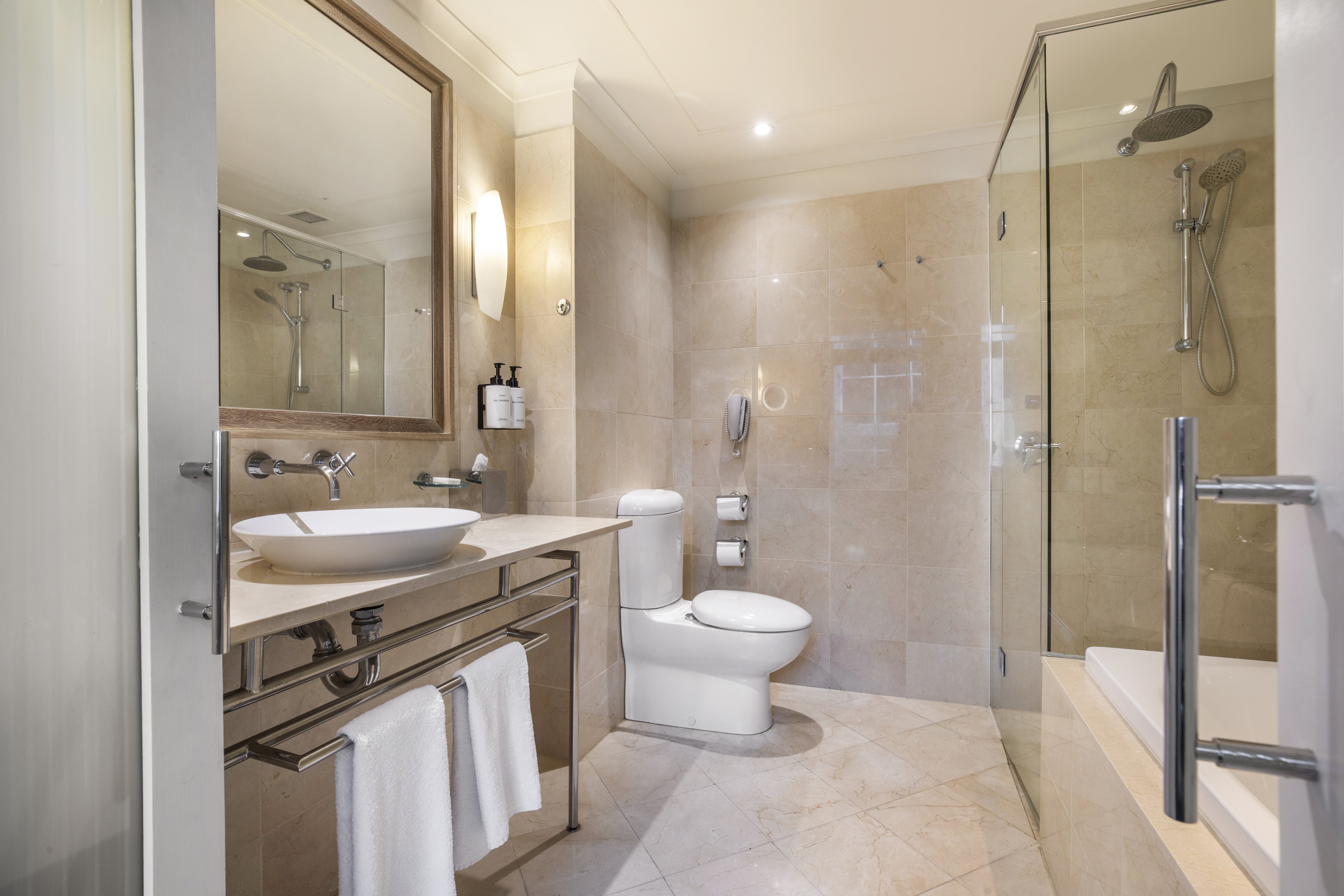 Intercontinental Hotels Melbourne 81/82