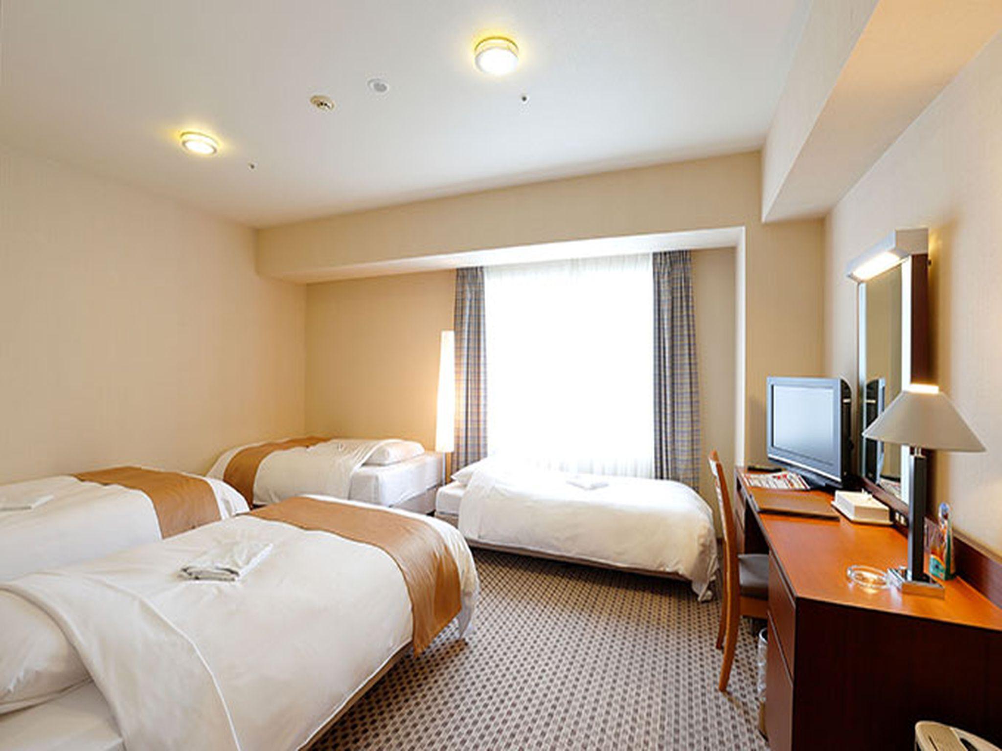 Semi Room, Executive, Twin Beds, 1 Double and 1 Single Bed