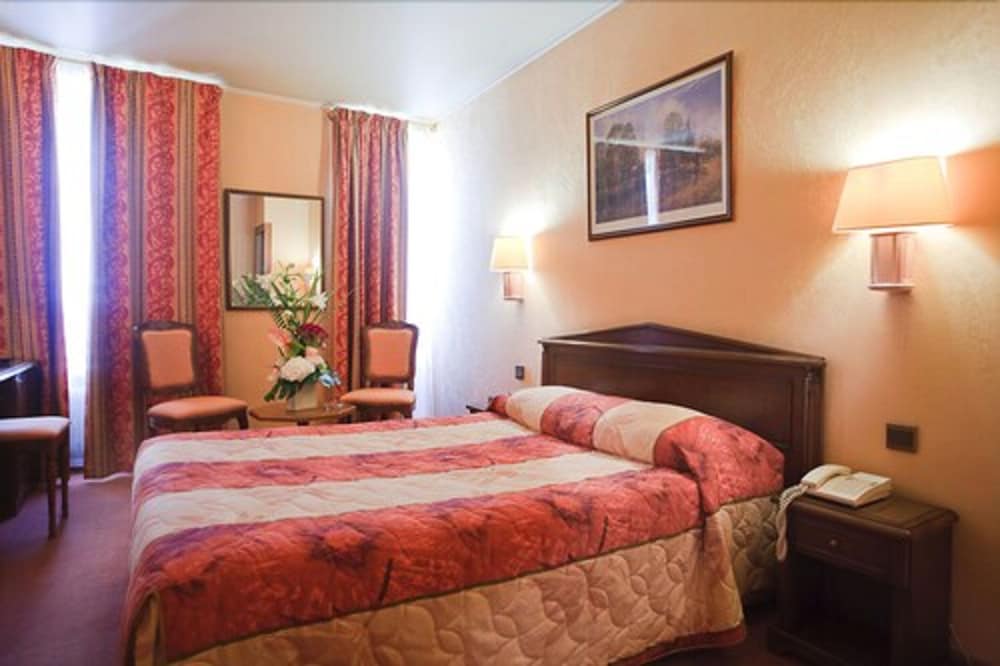 ROOM, DOUBLE BED