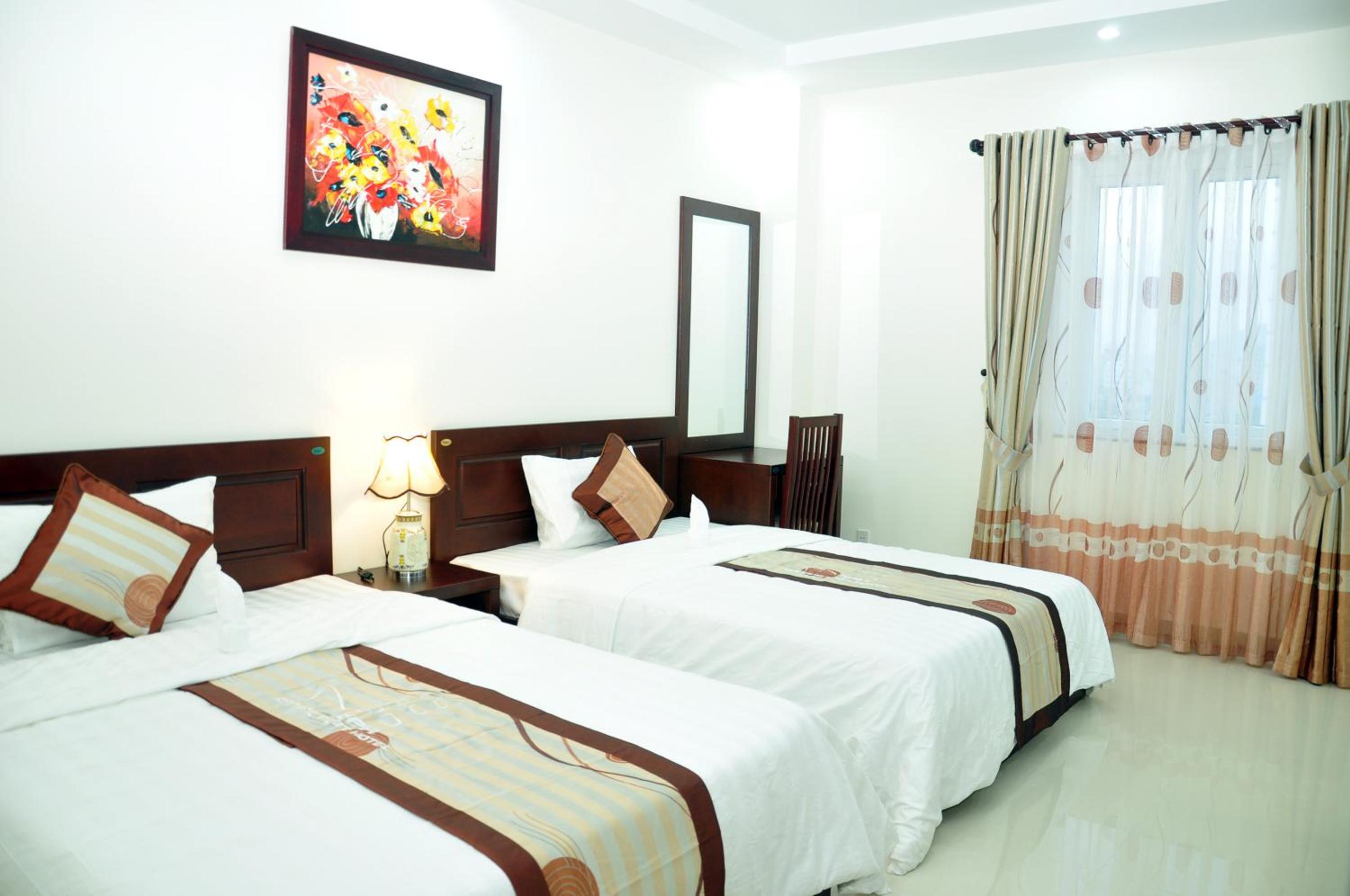 Deluxe, Triple, 1 Double and 1 Single Bed, Town View