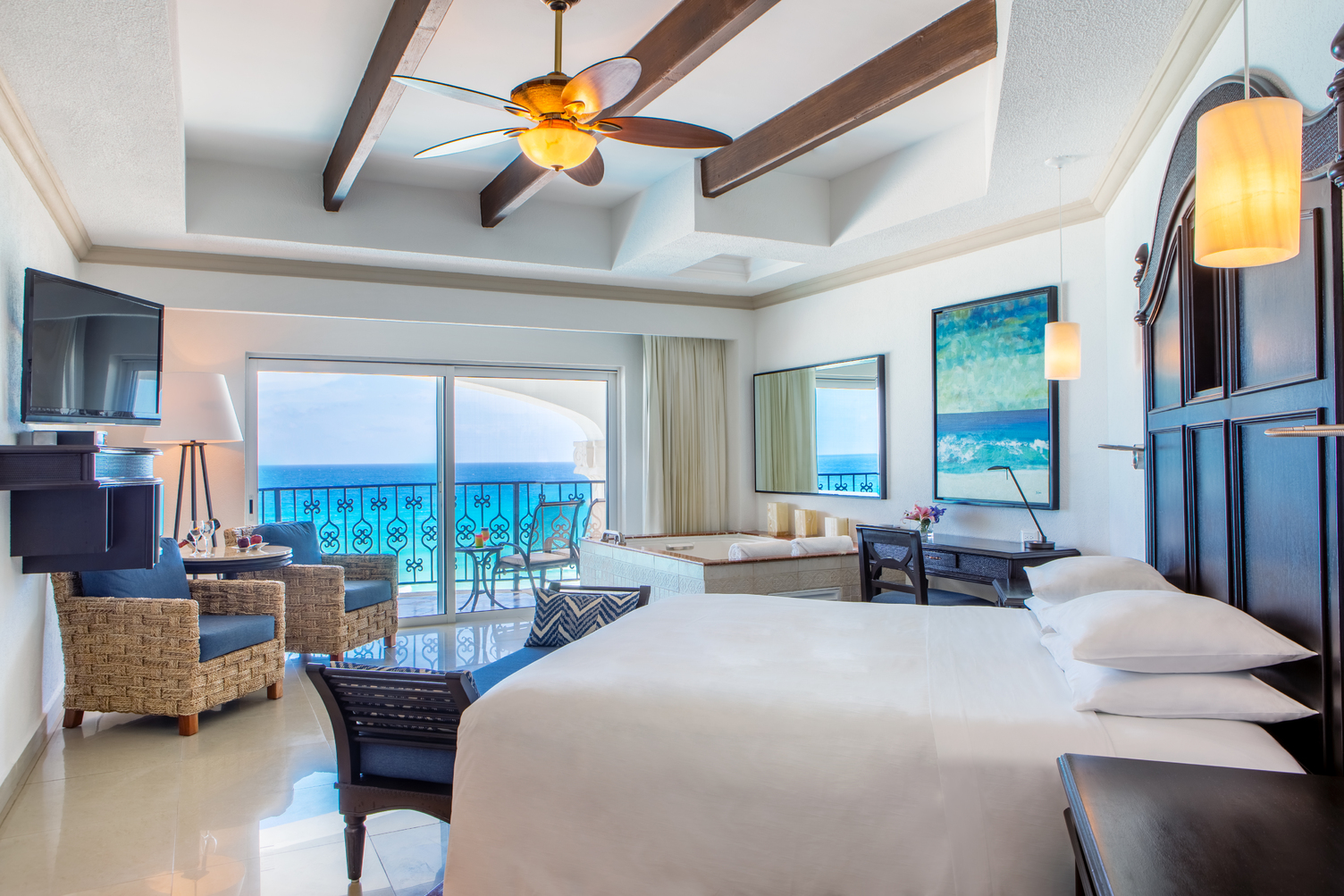 JUNIOR SUITE, KING BED, OCEAN FRONT