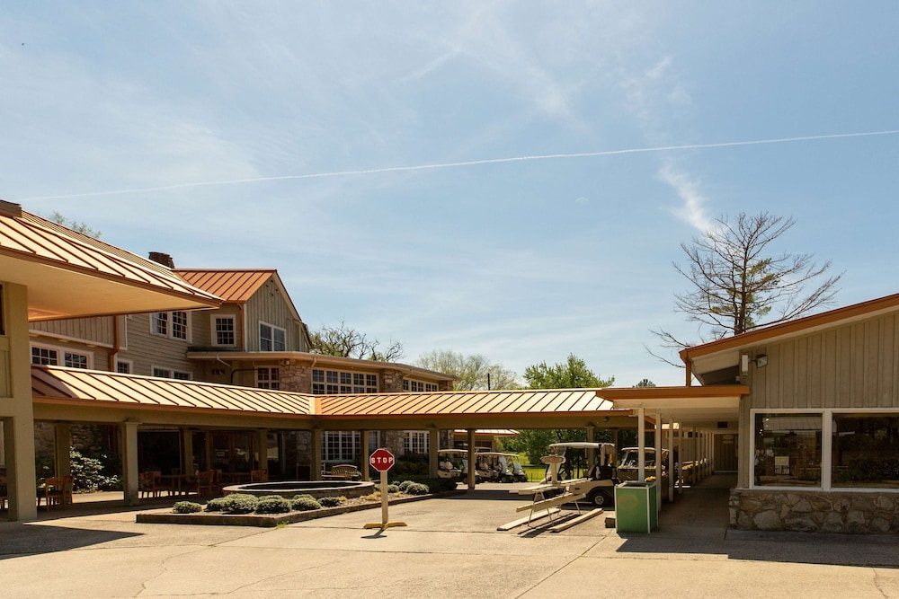 Waynesville Inn and Golf Club, Tapestry Collection by Hilton 1/72