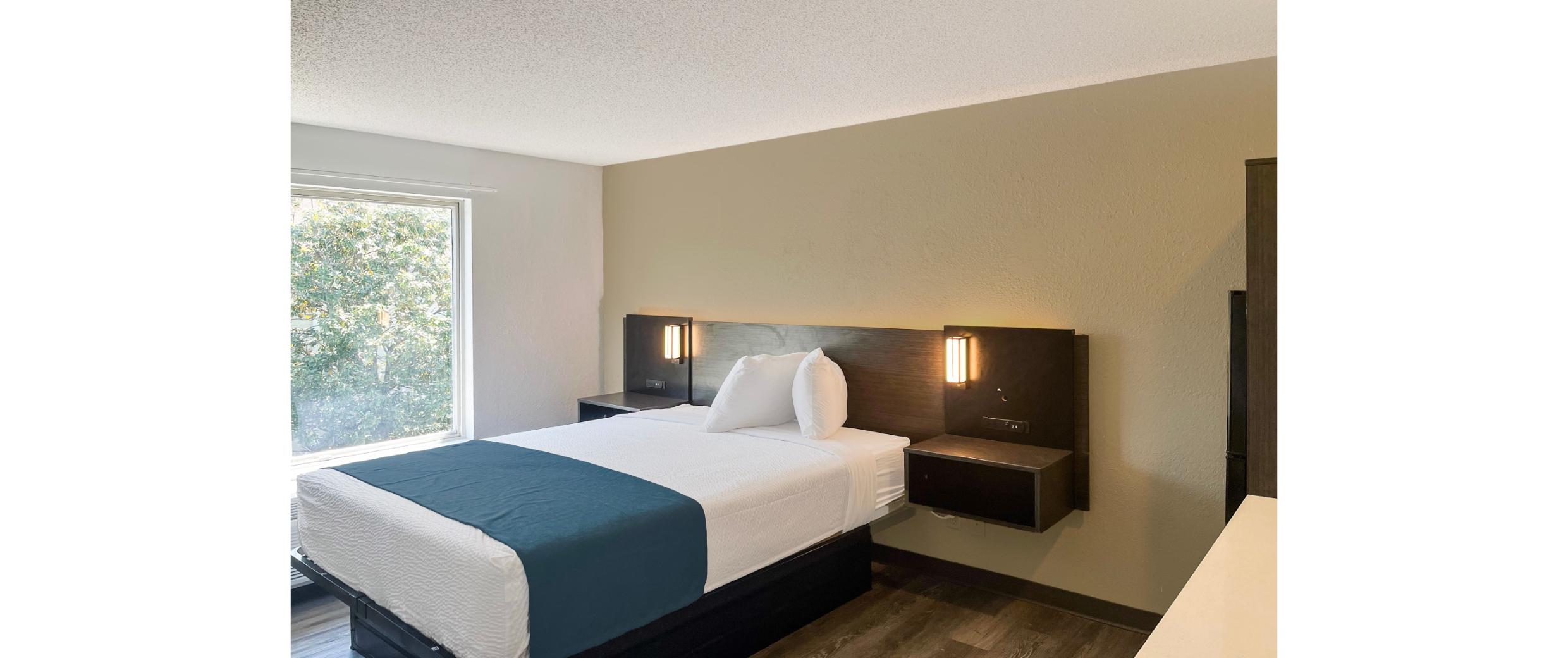 1 Queen Bed - Smoking, Micfridge