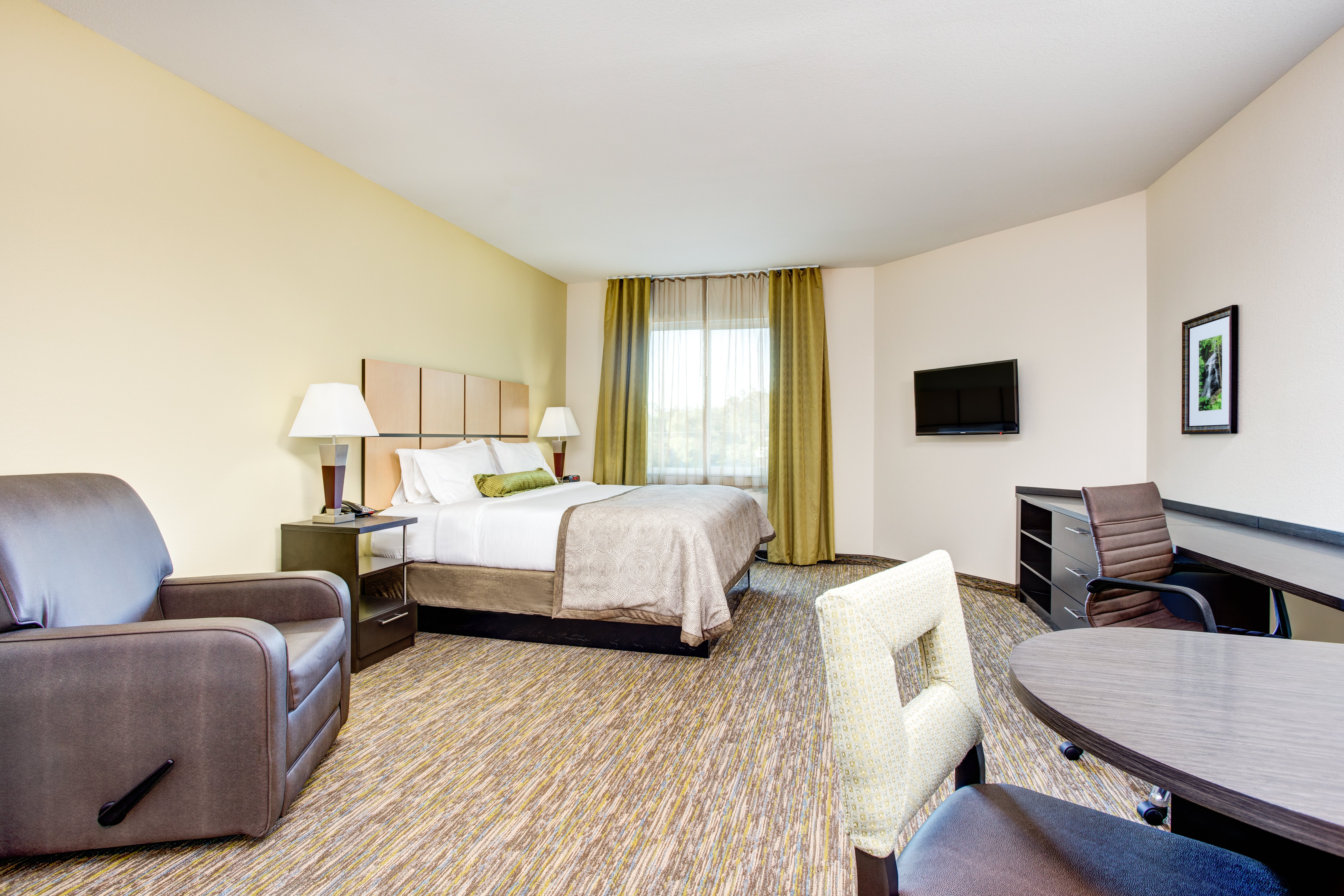 Studio, Suite, King Bed, Candlewood Suites Cut Off 2/3