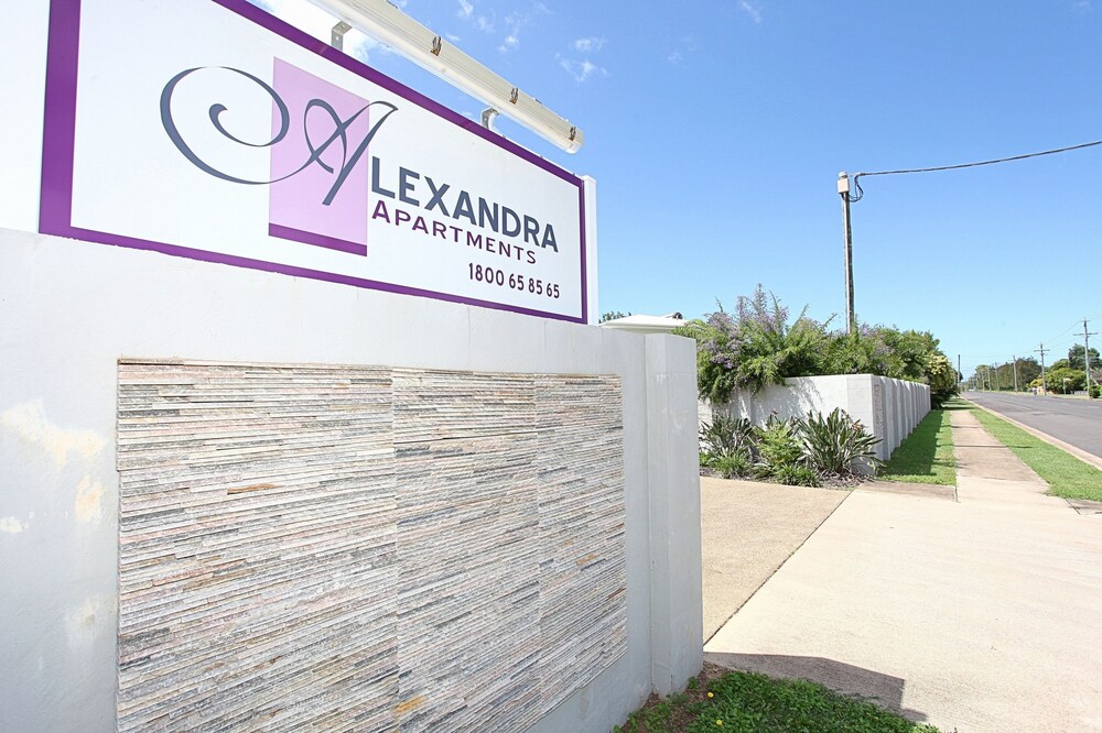 Alexandra Apartments 2/23