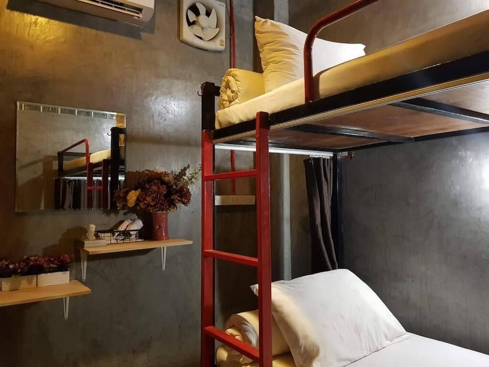 Sleeper Hostel photo4
