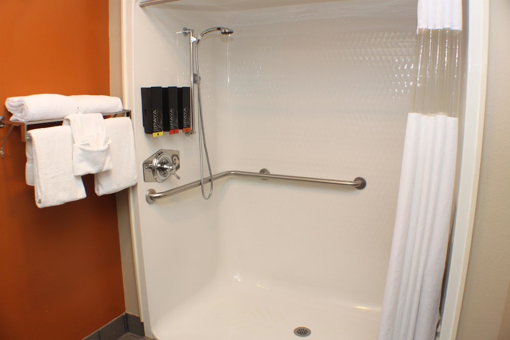 Best Western Inn & Suites New Braunfels 12/35