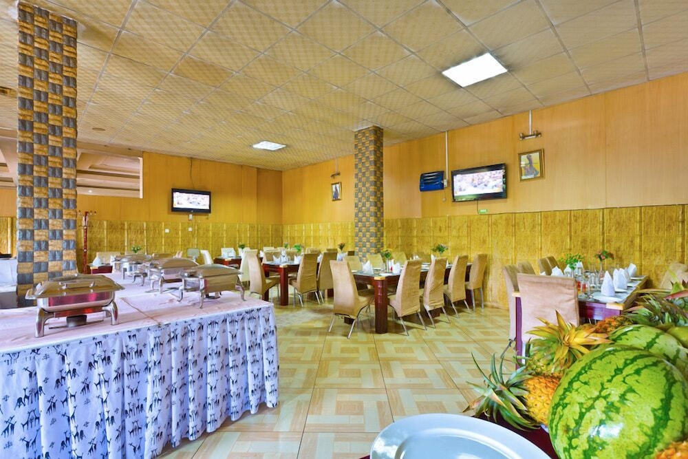 Hotel Nokras Muranga 36/55