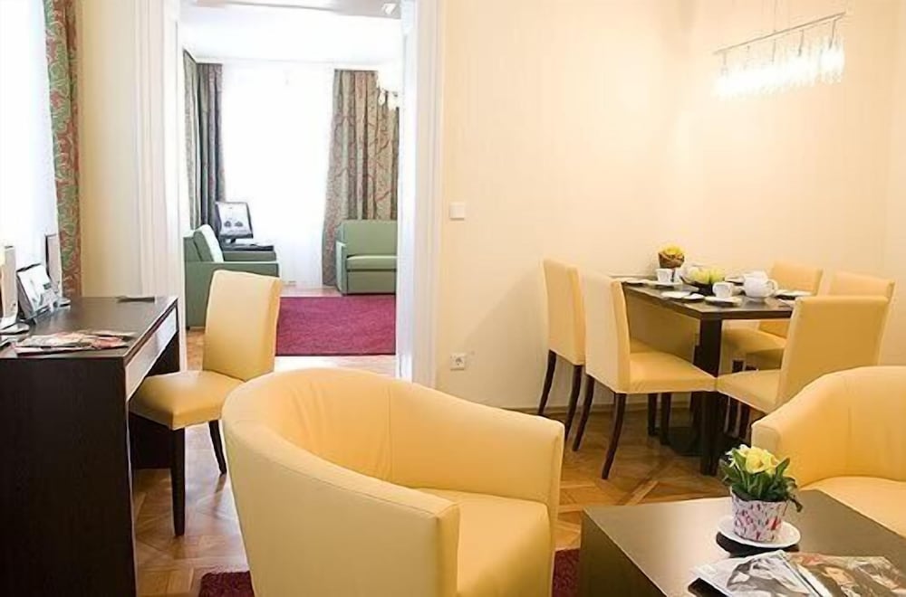Appartments in der Josefstadt 10/18