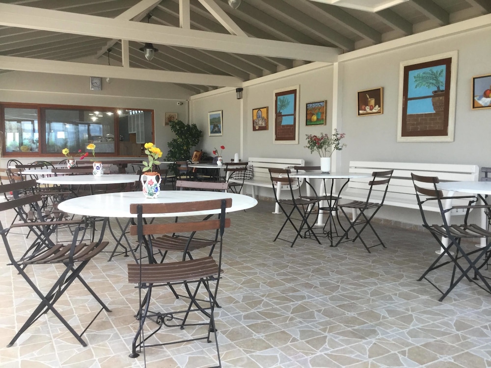 Ariadnes Holiday Accommodation I 45/50