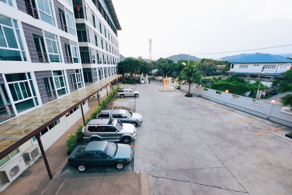 GLORY PLACE HUA HIN HOTEL 65/70