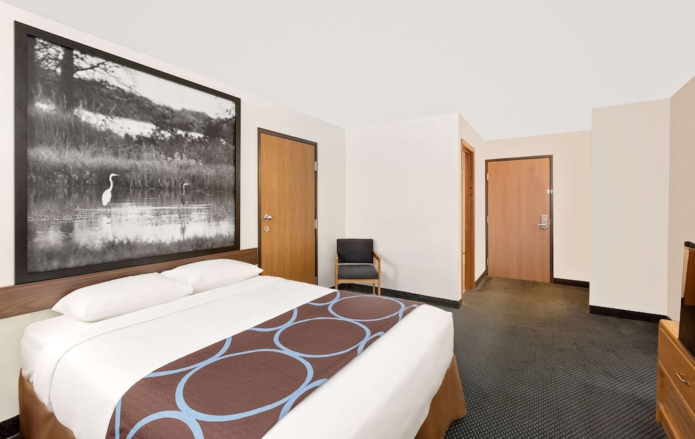 Super 8 By Wyndham St. James 15/25