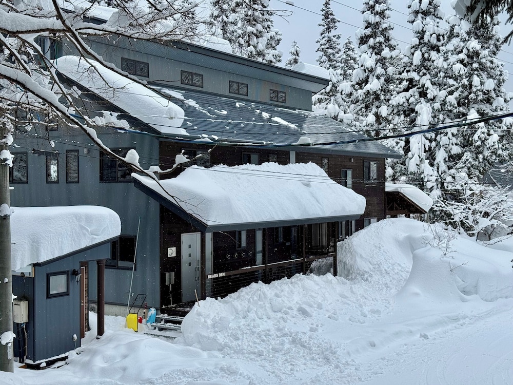 Bears Den Mountain Lodge 6/50