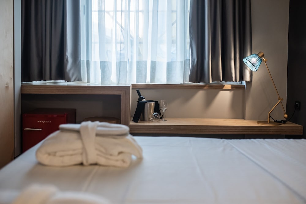 St Bjur Suites 18/50