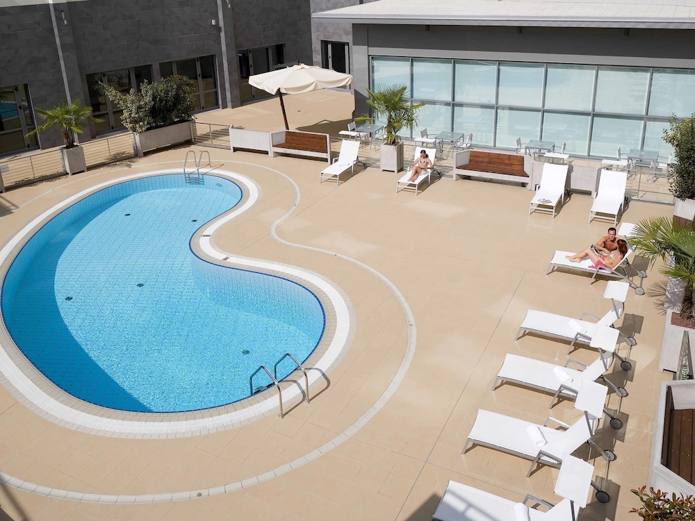 swimming pool spa