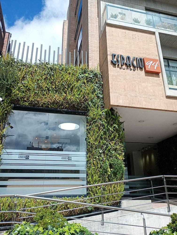 Espacio 94 4/33