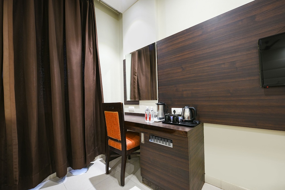 FabHotel KK Continental Albert Rd 41/42