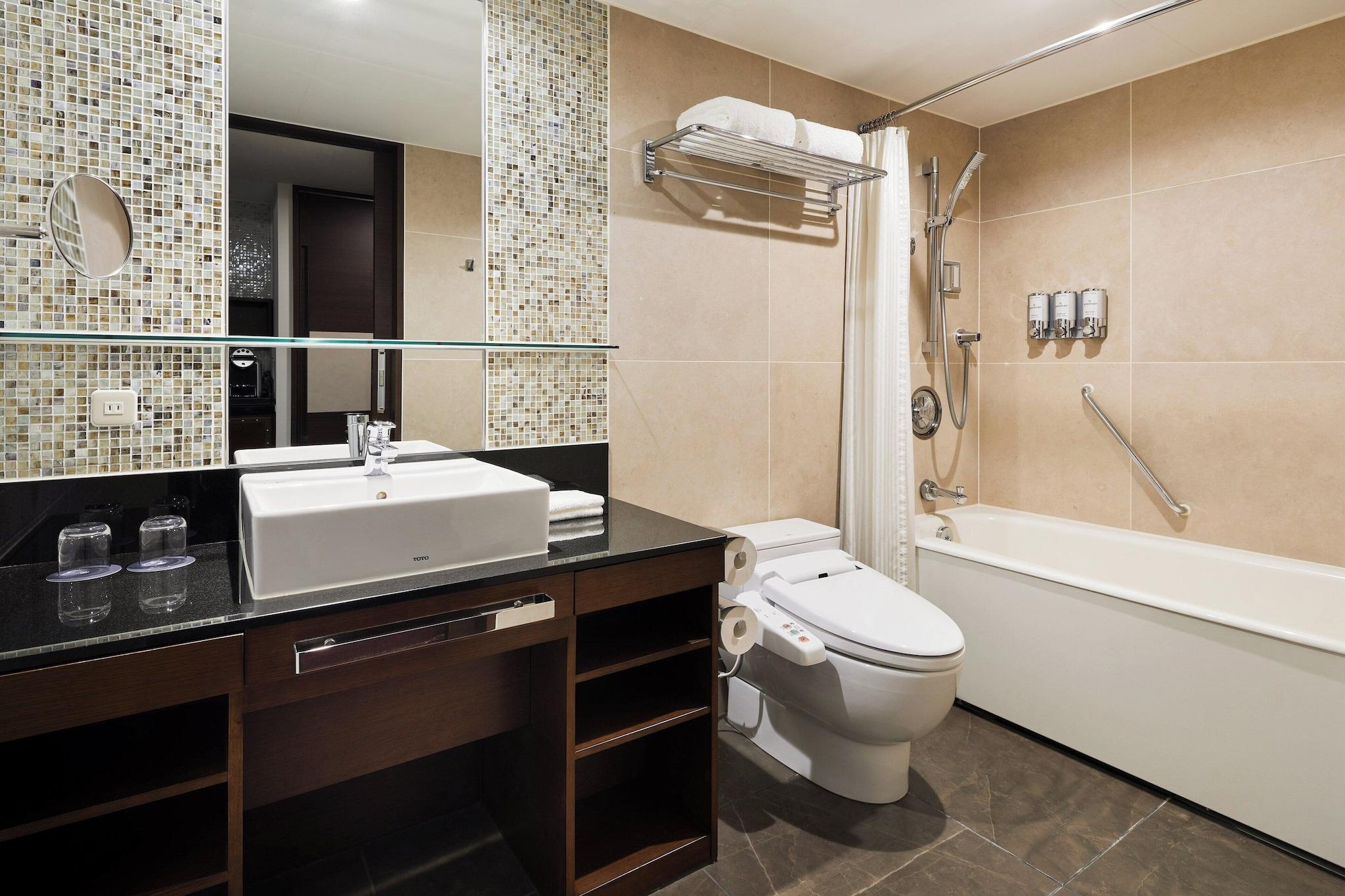 غرفة كلوب ثلاثية، Sheraton Grande Tokyo Bay Hotel 4/4