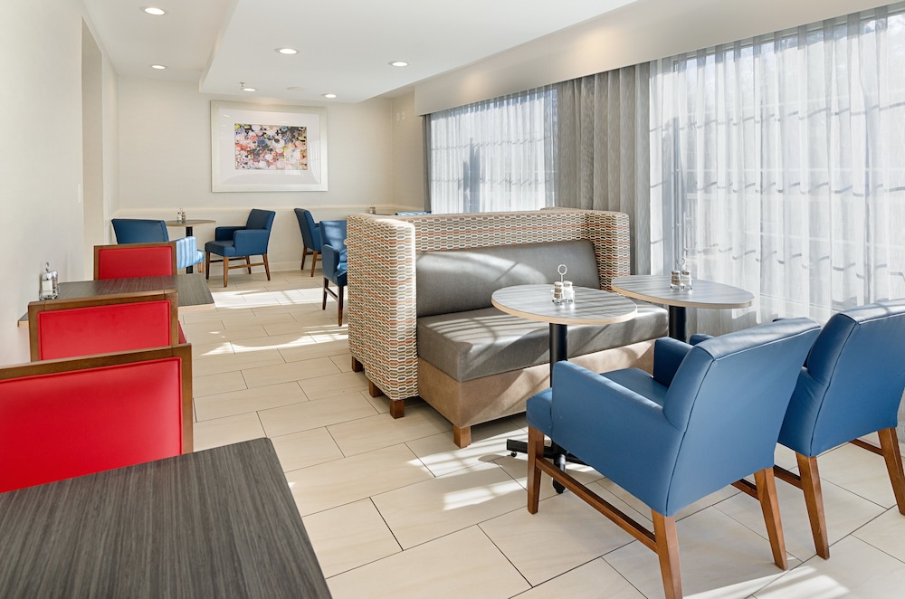 Holiday Inn Express Lexington 32/56