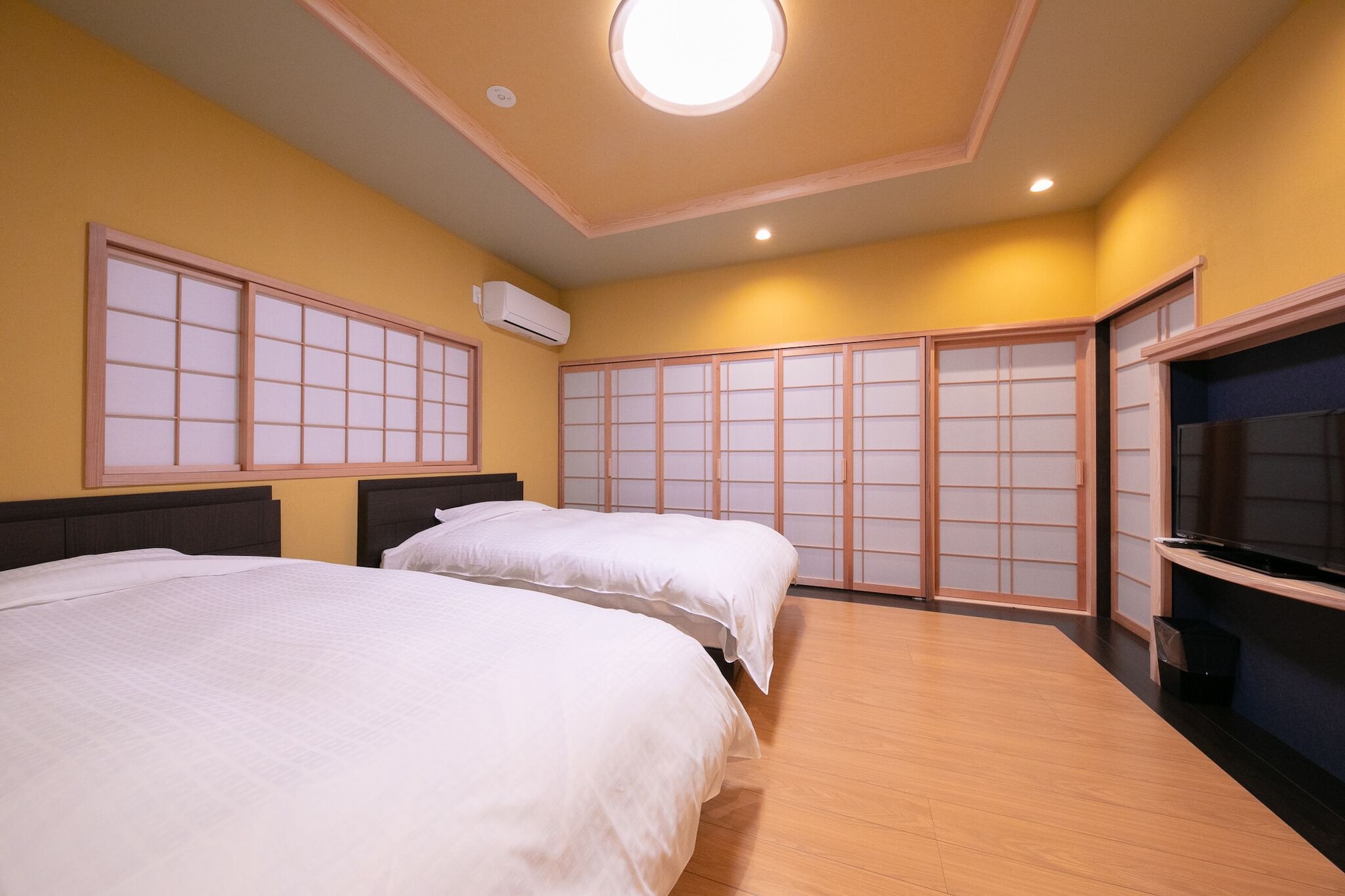 Traditional, House, Twin Beds