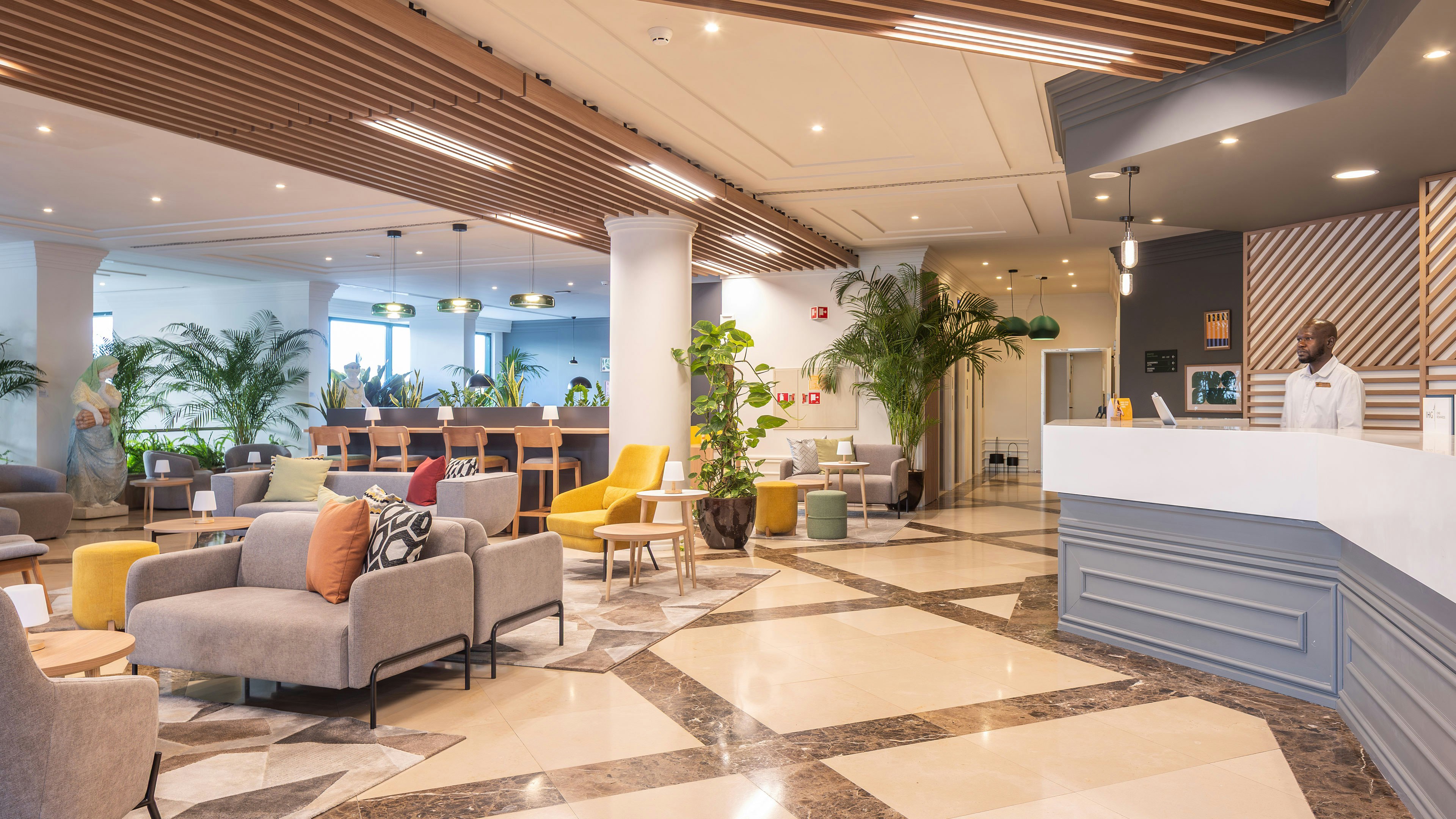Holiday Inn Algarve Albufeira by IHG 56/79