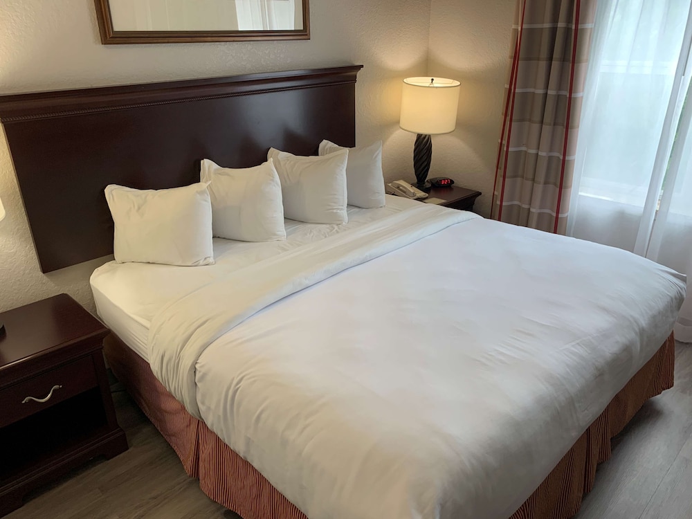 Country Inn & Suites By Radisson Jacksonville West Fl 3/33