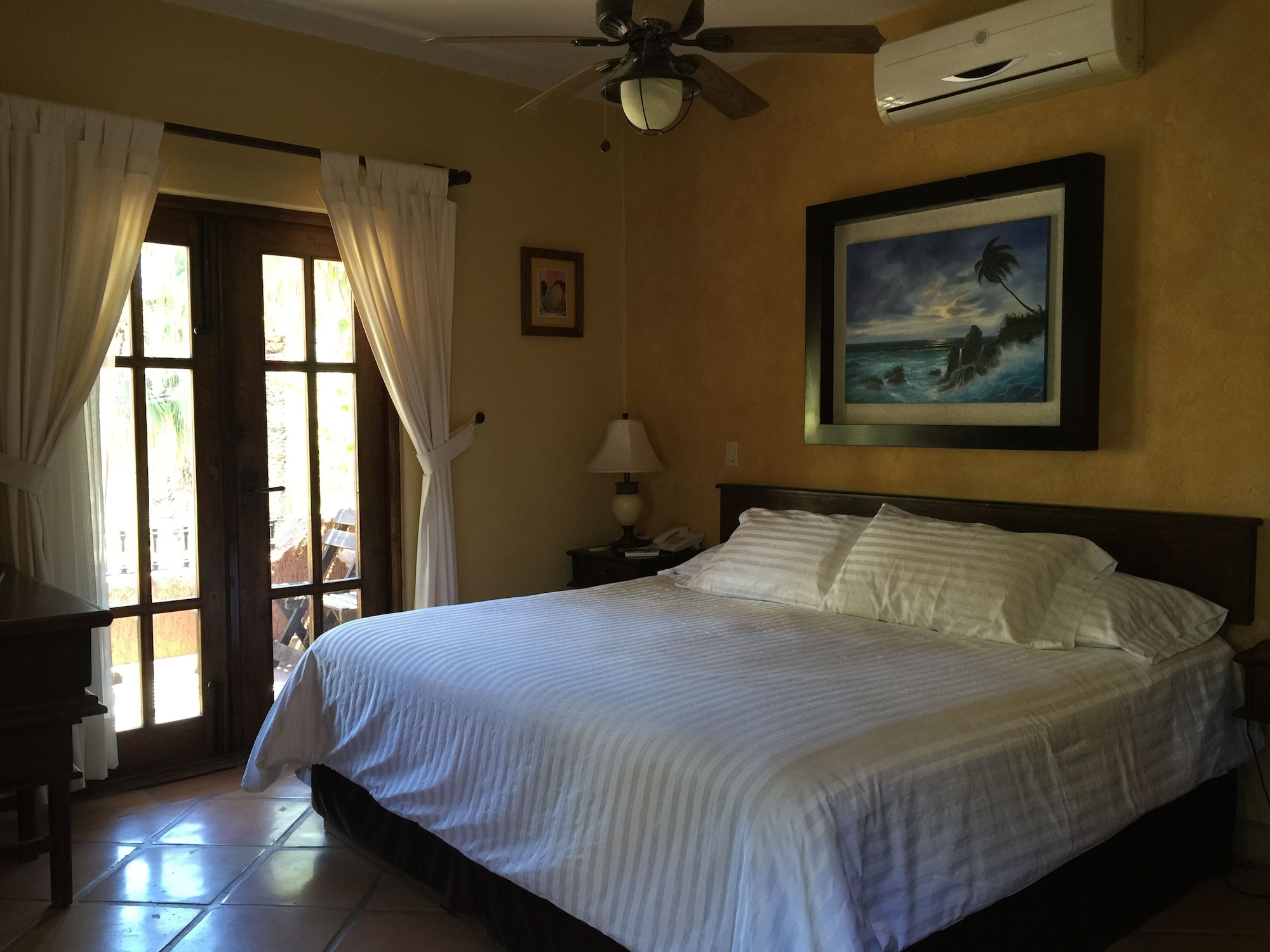 Colonial, Suite, King Bed