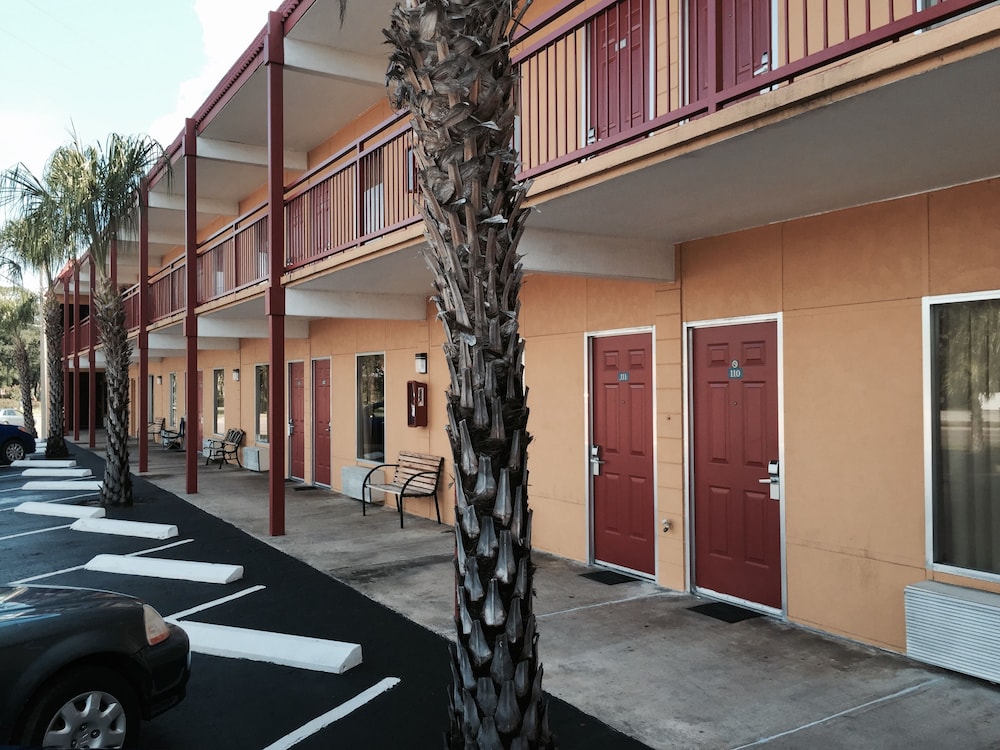 La Bella Inn 4/34