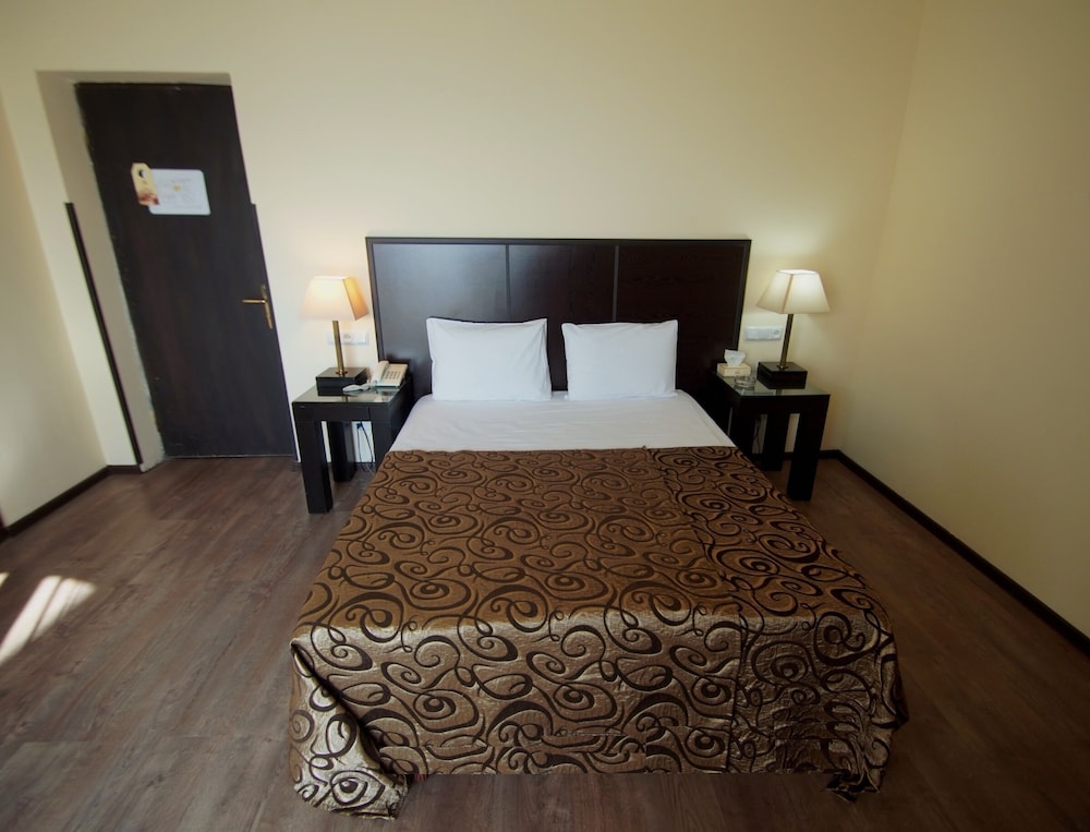 C Hotel 33/59