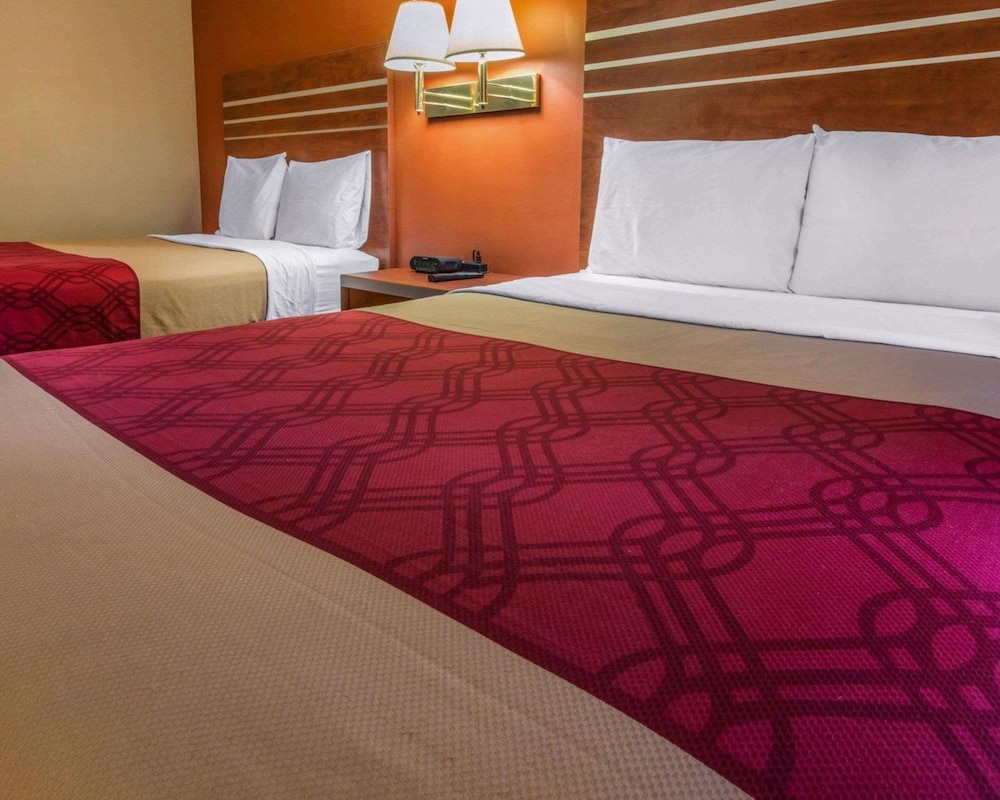 Standard, 2 Double Beds, Smoking, Econo Lodge Hermitage South 5/5