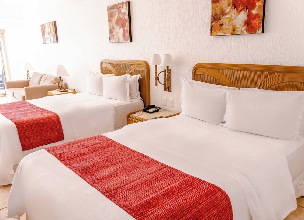 Hotel San Carlos Plaza, Beach & Convention Center 28/58