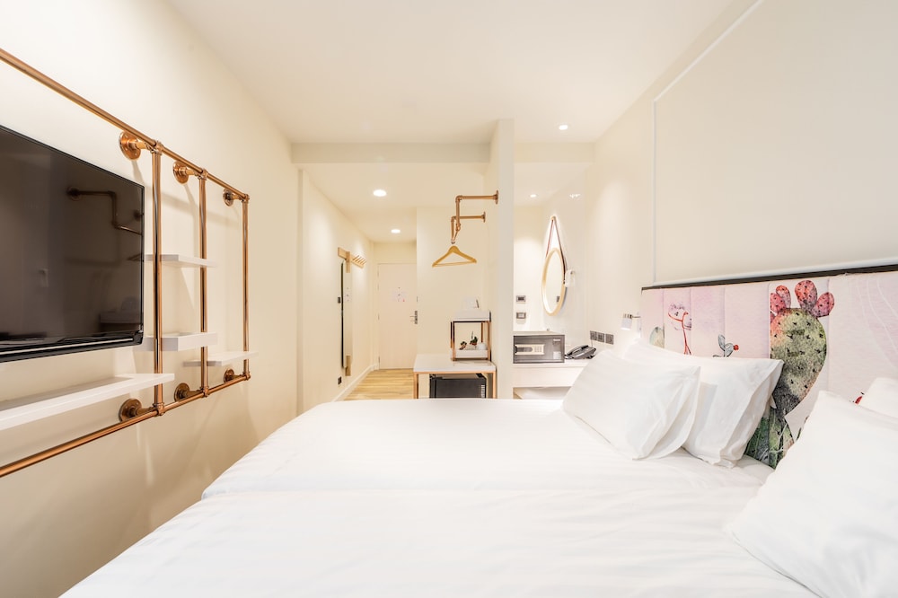 Ozone Hotel Bangkok 12/30