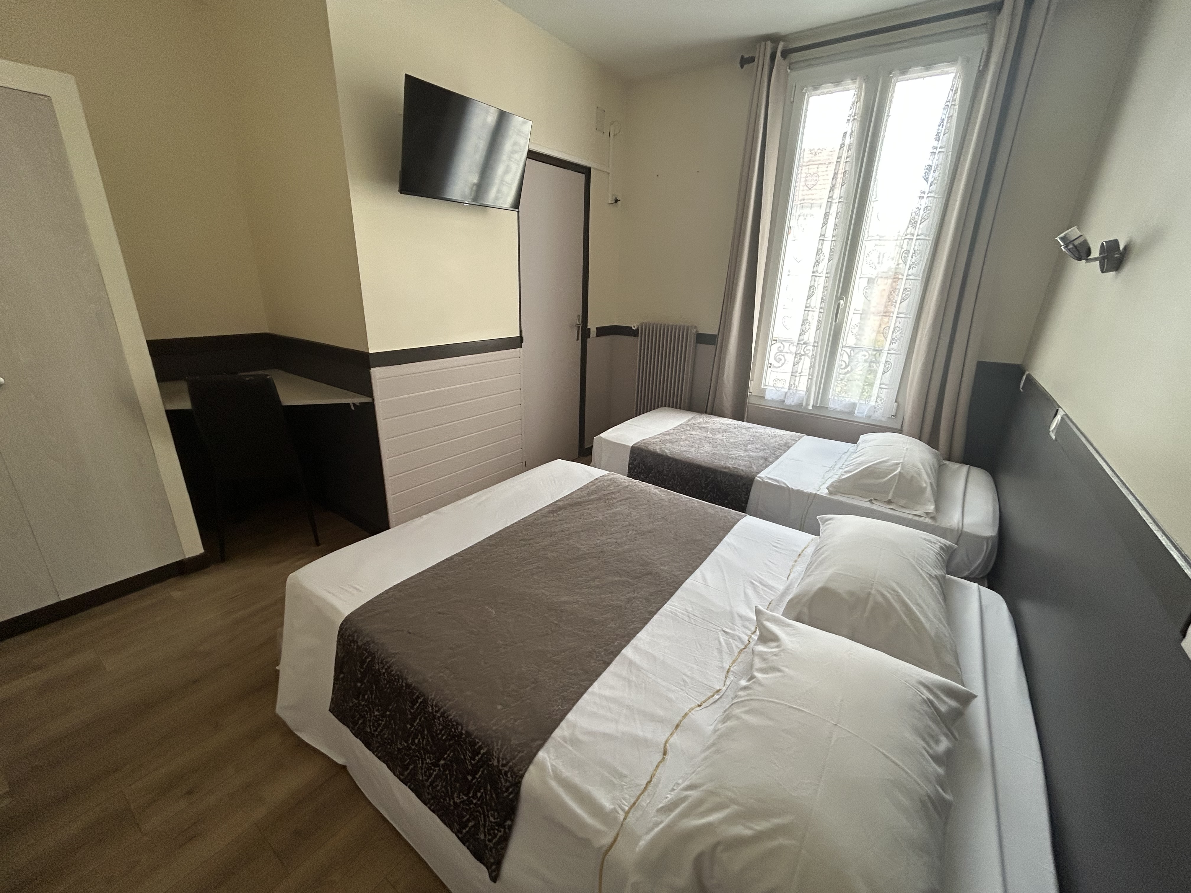 غرفة كلاسيكية ثلاثية، Hotel des Bains 2/3