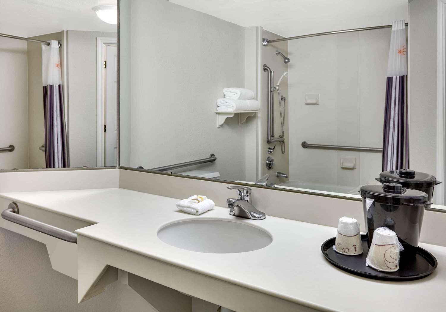 La Quinta Inn & Suites by Wyndham Dallas - Addison Galleria 20/24