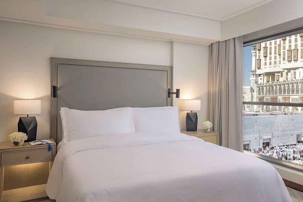 East, Deluxe, Twin Beds, City View, East Tower