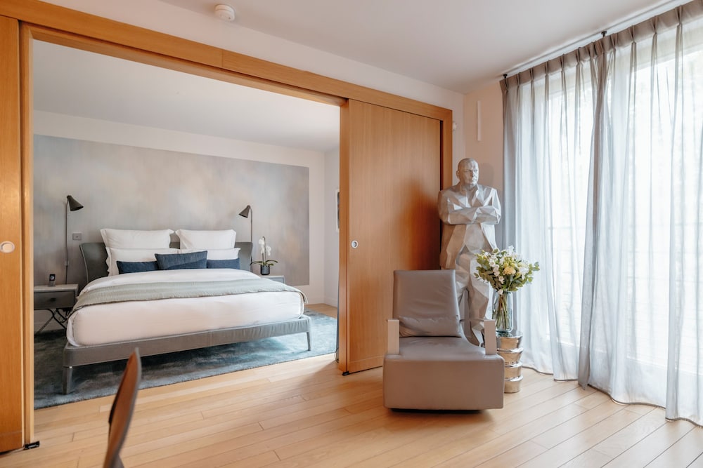 جناح بسرير كينج بإطلالة على المدينة، Hotel De Pourtales 3/3