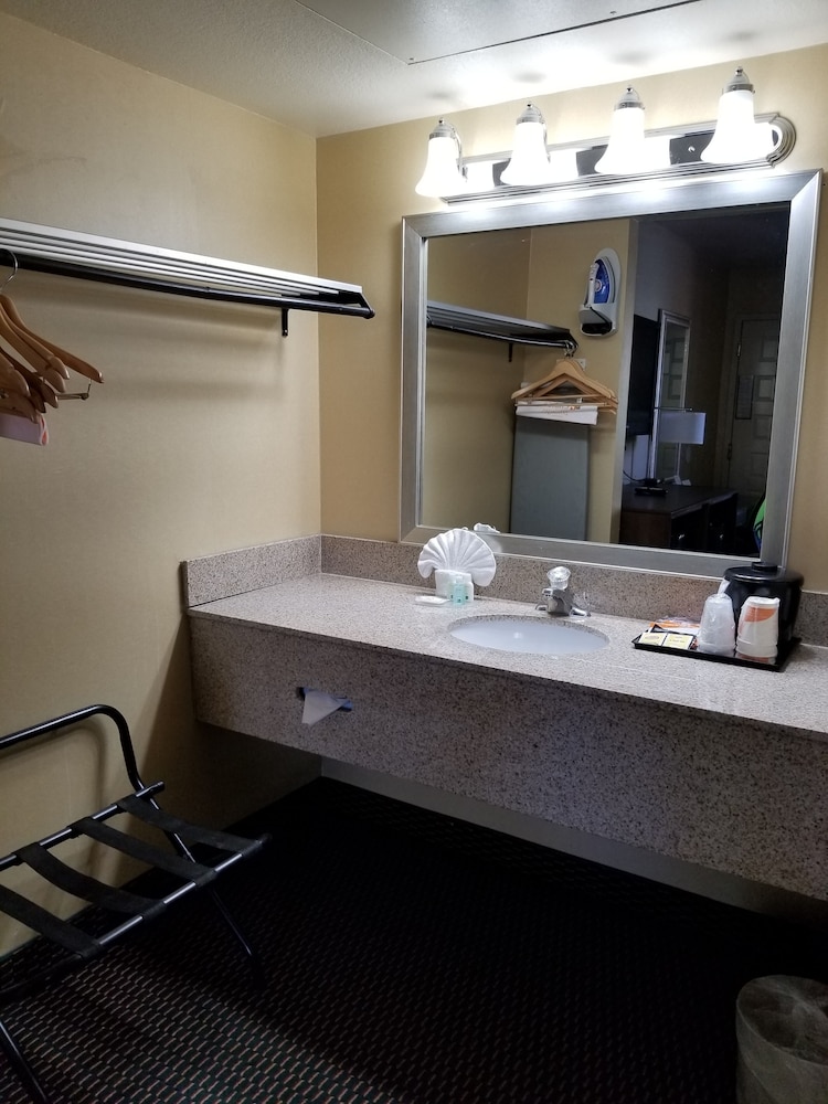 Econo Lodge Flagstaff East I-40 25/53