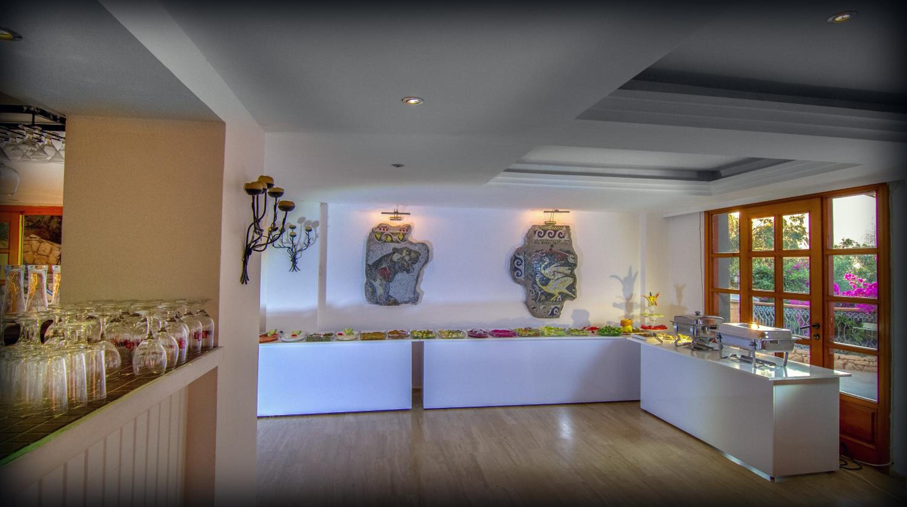 Korsan Ada Hotel 12/58