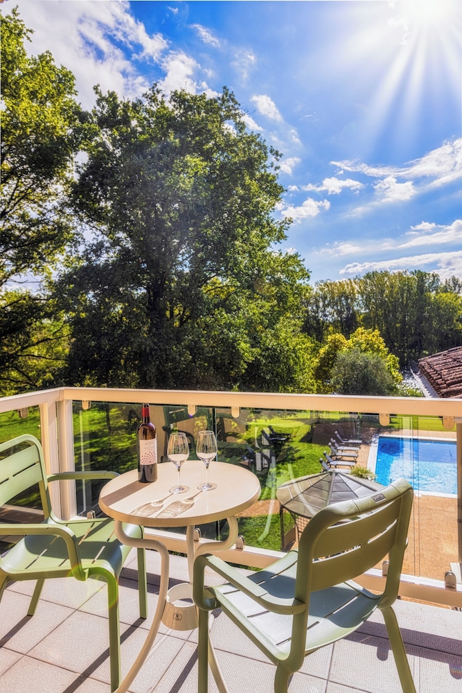 Relais and Chateaux Hotel La Reserve 25/37