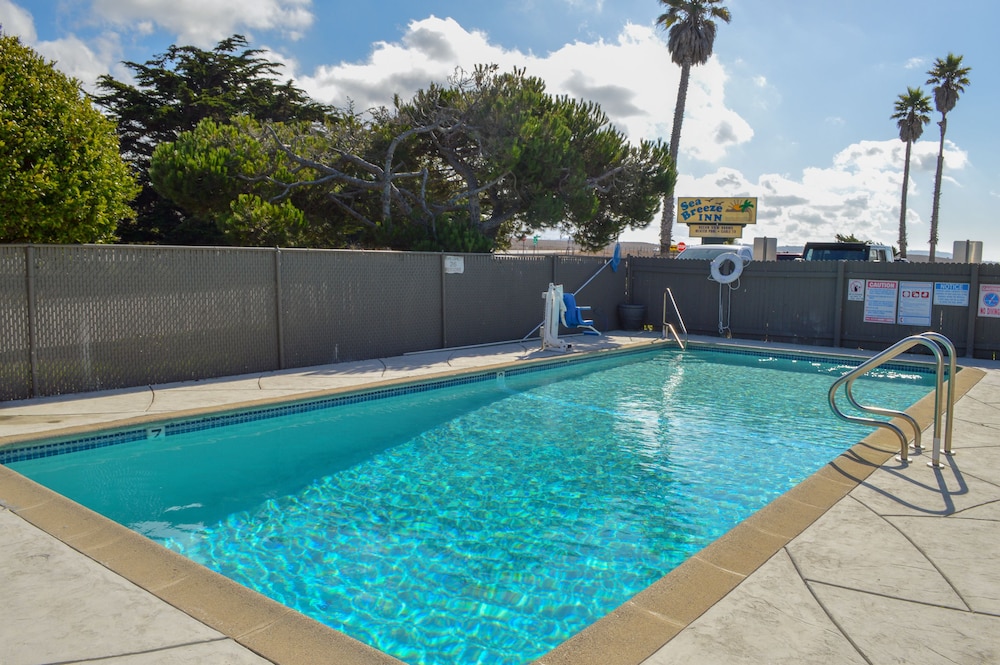 Sea Breeze Inn 32/64