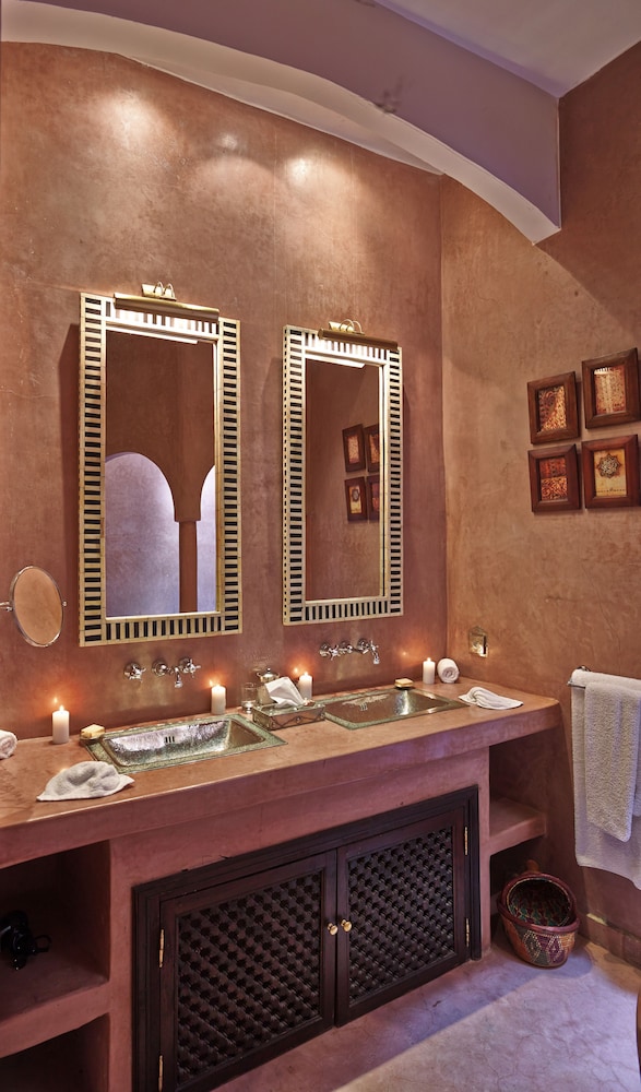 Riad Noir d'Ivoire 69/70