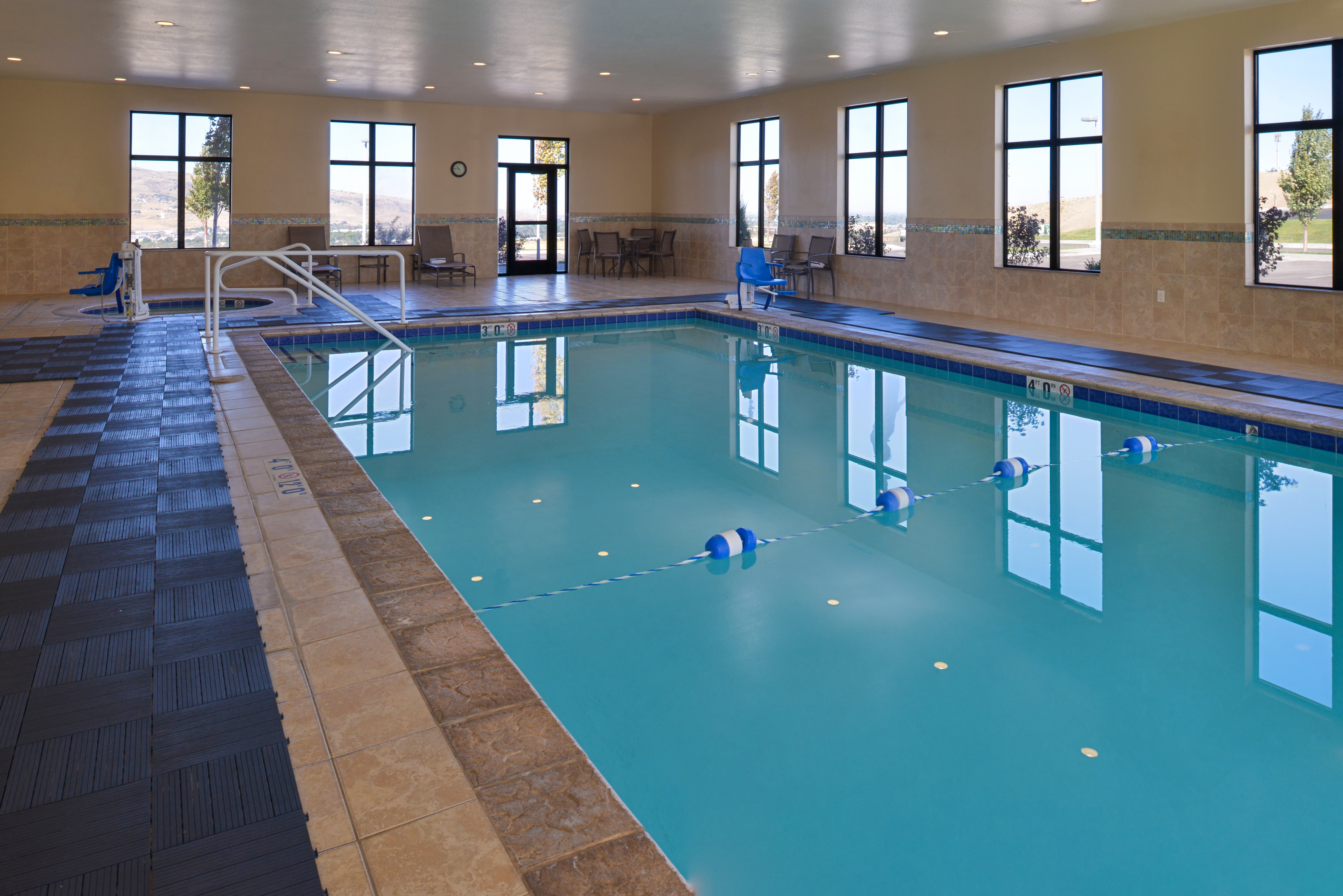 Holiday Inn Express Suites Pocatello 50/97