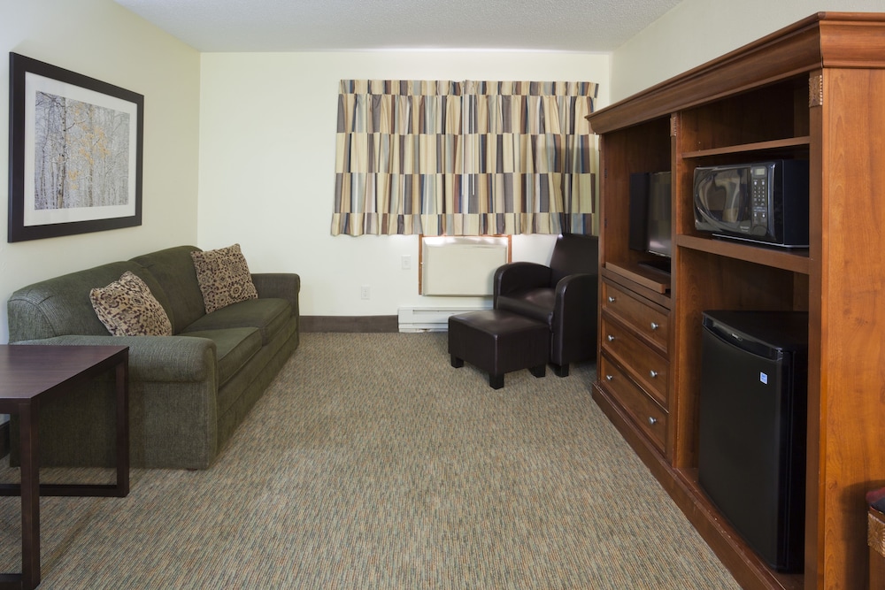 Fargo Inn and Suites 24/34