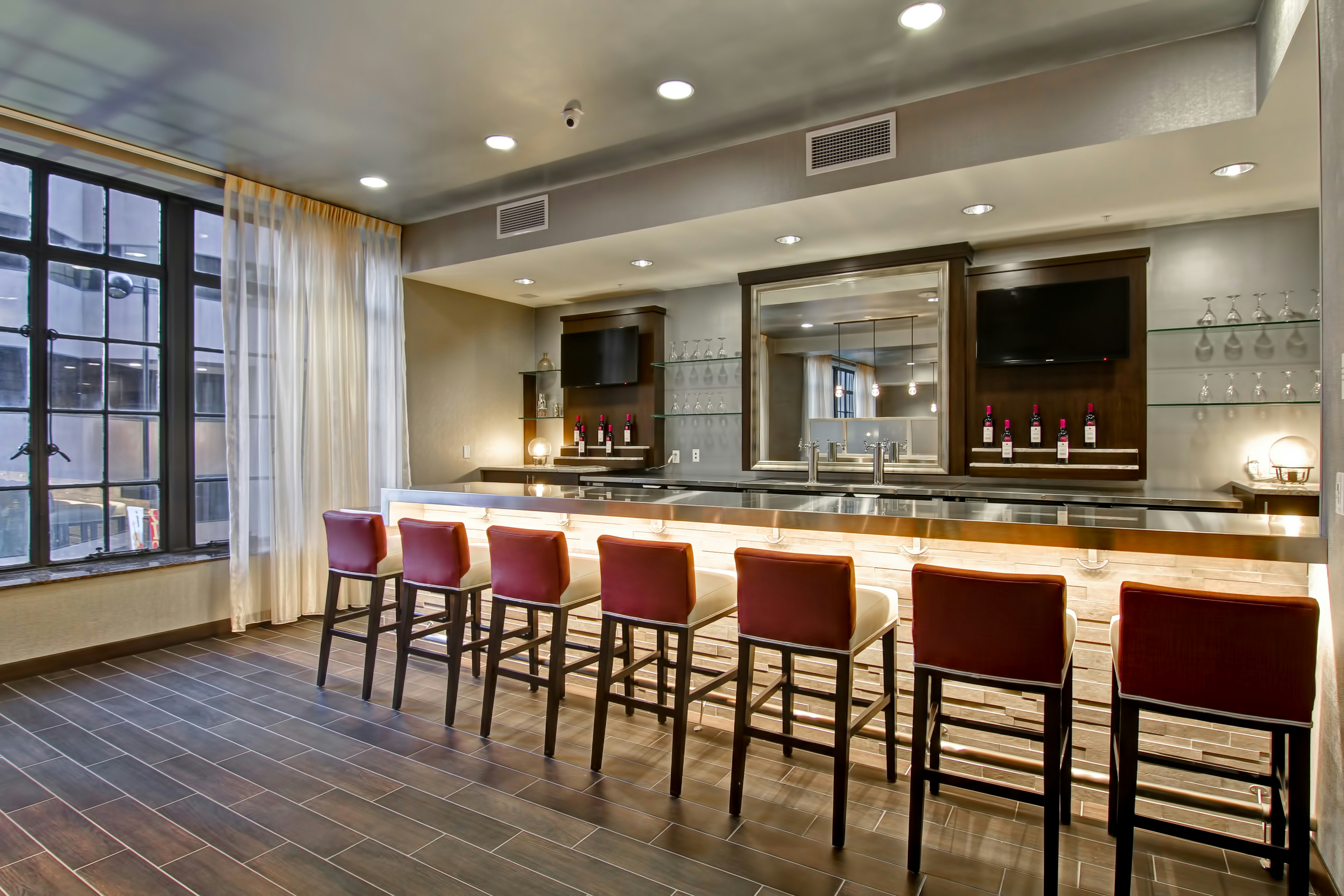 Hampton Inn Suites Cincinnati Downtown 50/72