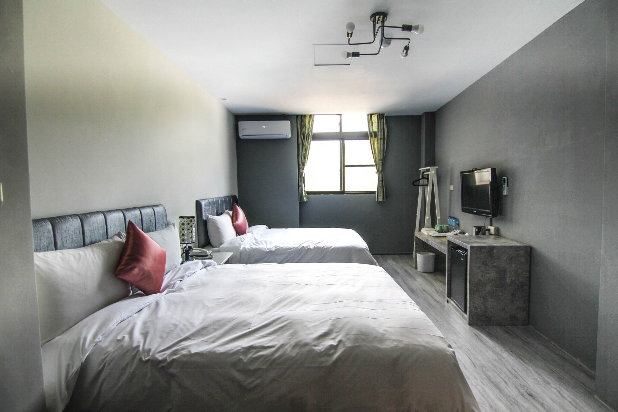 SUPERIOR, QUADRUPLE, 2 DOUBLE BEDS, MOUNTAIN VIEW