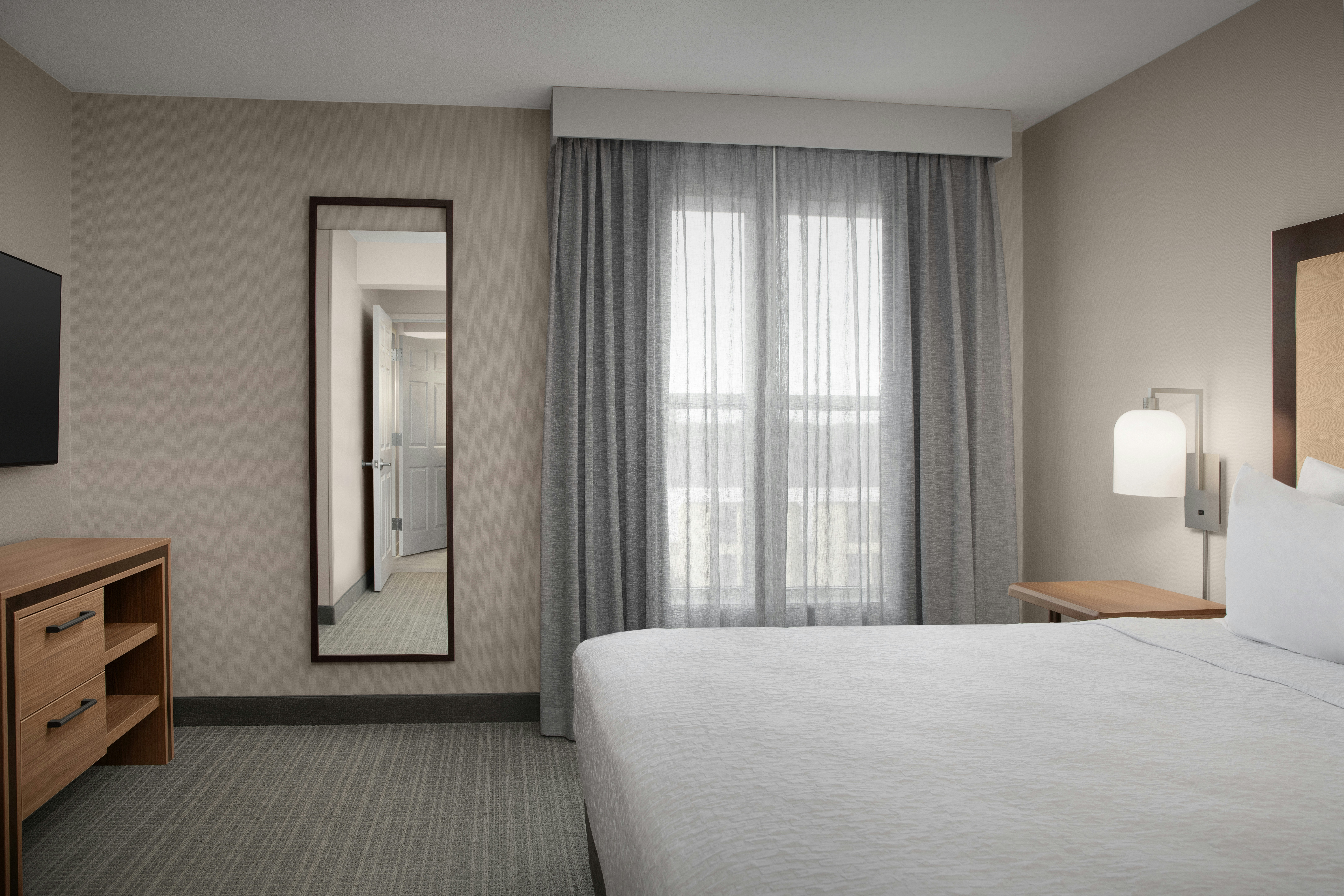 1 BEDROOM, SUITE, KING BED